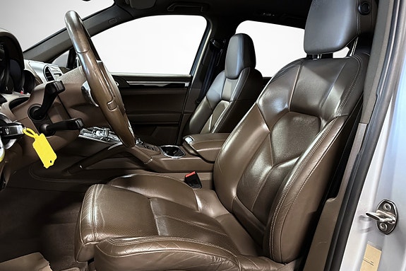 Porsche Cayenne 10 of 30