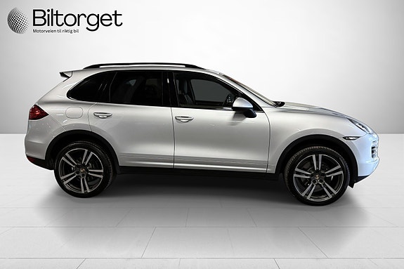 Porsche Cayenne 4 of 30