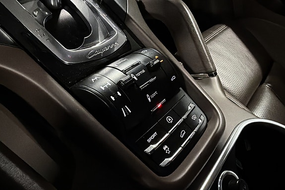 Porsche Cayenne 29 of 30