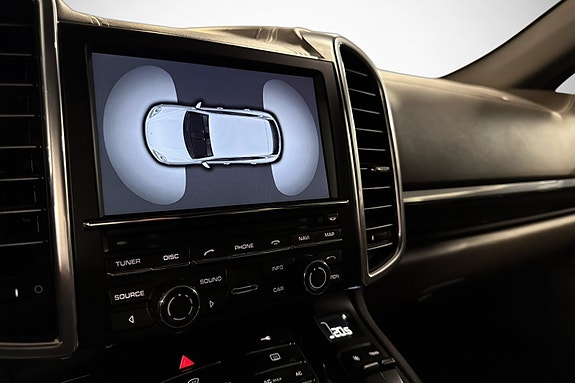 Porsche Cayenne 28 of 30