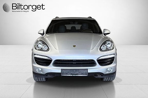 Porsche Cayenne 2 of 30