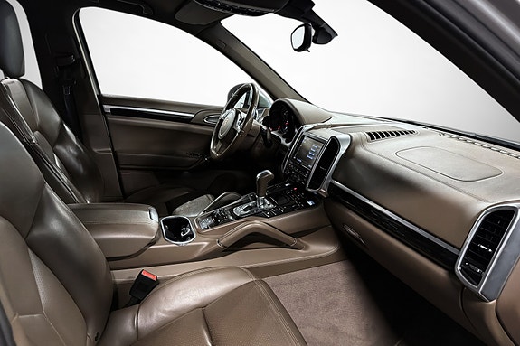 Porsche Cayenne 15 of 30