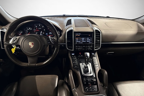 Porsche Cayenne 14 of 30