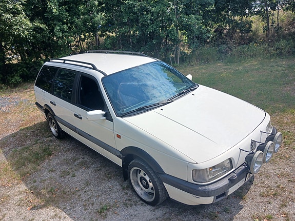 Volkswagen Passat 2 of 21
