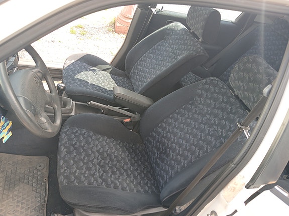 Volkswagen Passat 12 of 21
