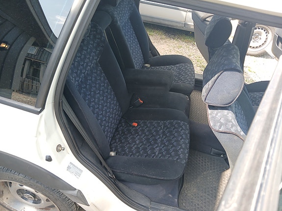 Volkswagen Passat 14 of 21