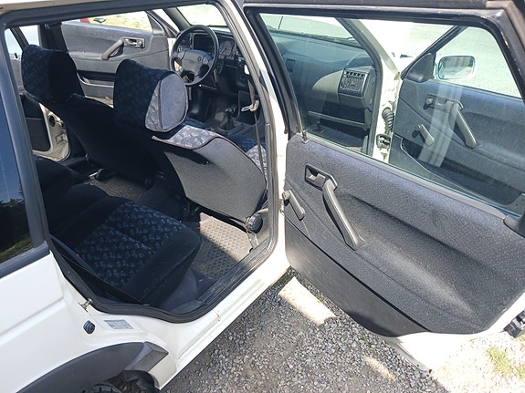 Volkswagen Passat 13 of 21