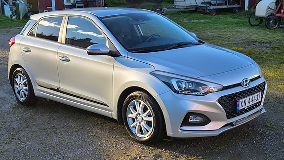 Hyundai i20 2 of 16
