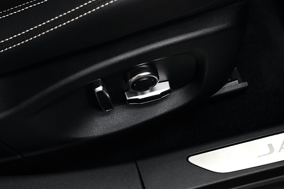 Jaguar I-PACE 30 of 30