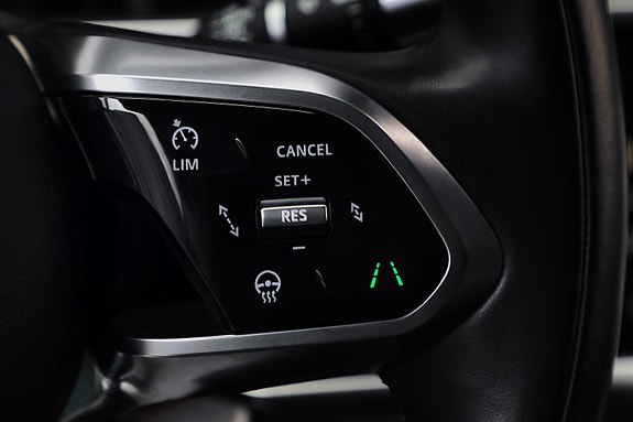 Jaguar I-PACE 18 of 30