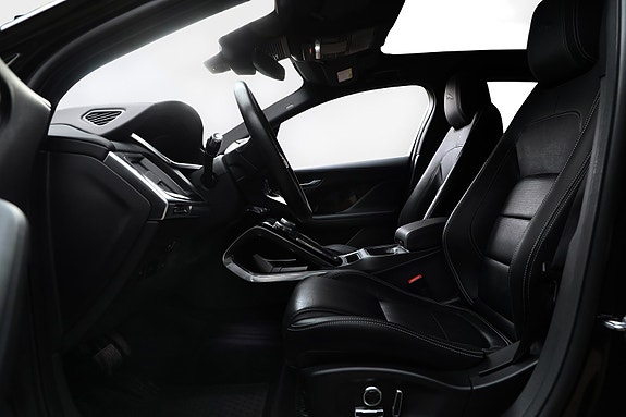 Jaguar I-PACE 12 of 30