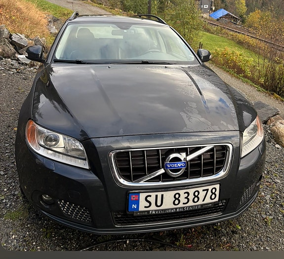 Volvo V70 3 of 7