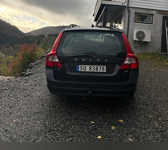 Volvo V70 2 of 7