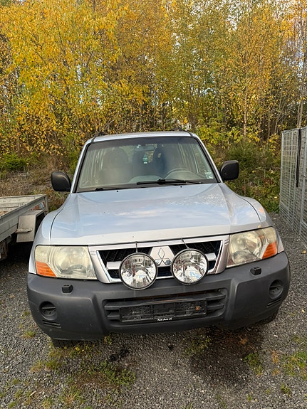 Mitsubishi Pajero 3 of 19