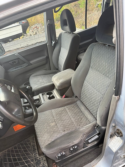Mitsubishi Pajero 7 of 19