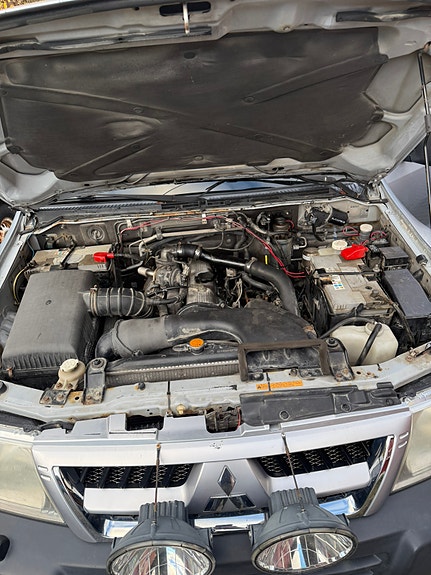 Mitsubishi Pajero 9 of 19