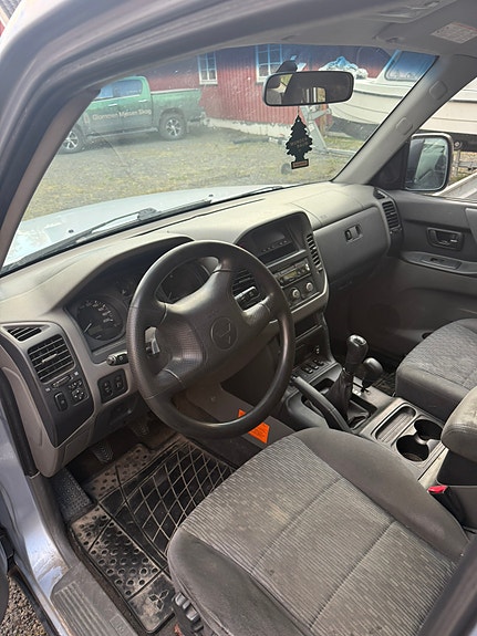Mitsubishi Pajero 6 of 19