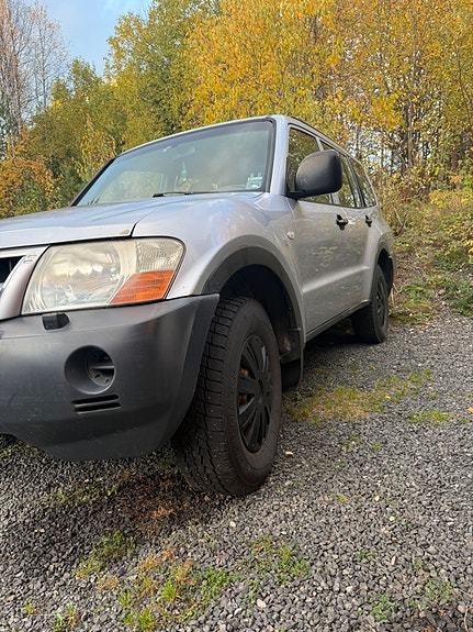 Mitsubishi Pajero 4 of 19