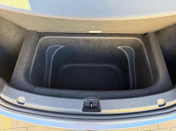 Tesla Model Y 10 of 20