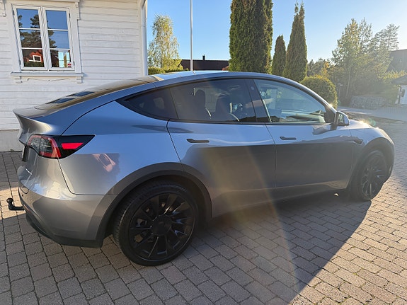 Tesla Model Y 5 of 20