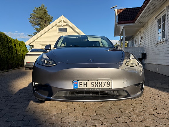 Tesla Model Y 7 of 20
