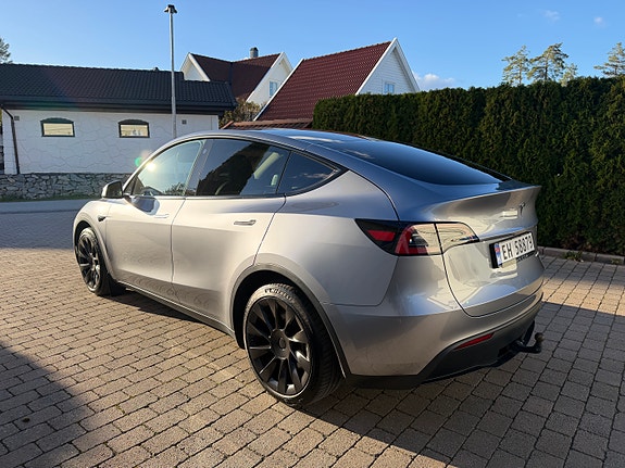 Tesla Model Y 3 of 20