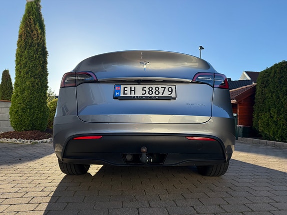 Tesla Model Y 4 of 20