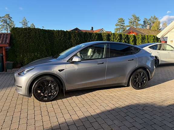 Tesla Model Y 2 of 20
