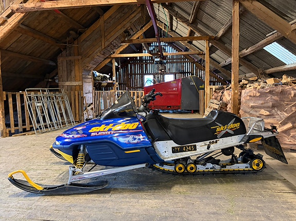 Ski-doo Summit 3 of 16