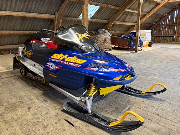 Ski-doo Summit 4 of 16