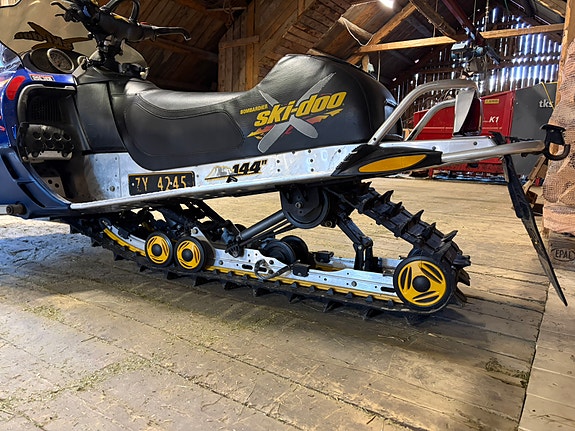 Ski-doo Summit 8 of 16