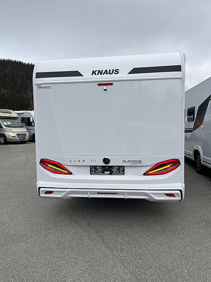 Knaus L!VE TI 700 MEG Platinum Selection // 180 HK, 8-trinns automat, Alde varme , Enkle senger, adaptive fartsholder 5 of 24