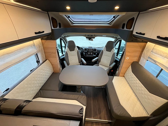 Knaus L!VE TI 700 MEG Platinum Selection // 180 HK, 8-trinns automat, Alde varme , Enkle senger, adaptive fartsholder 10 of 24