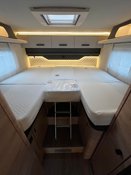 Knaus L!VE TI 700 MEG Platinum Selection // 180 HK, 8-trinns automat, Alde varme , Enkle senger, adaptive fartsholder 16 of 24
