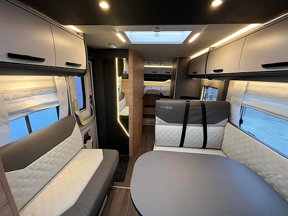 Knaus L!VE TI 700 MEG Platinum Selection // 180 HK, 8-trinns automat, Alde varme , Enkle senger, adaptive fartsholder 7 of 24