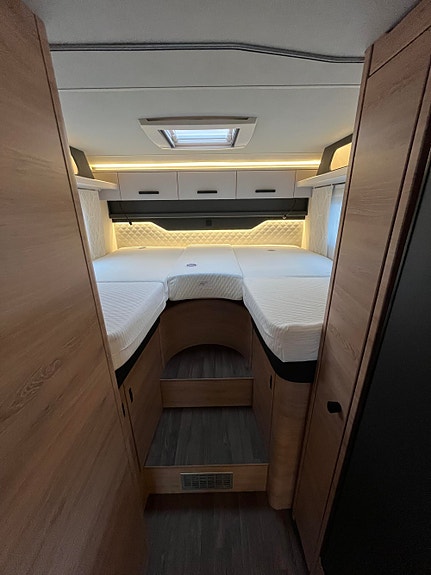 Knaus L!VE TI 700 MEG Platinum Selection // 180 HK, 8-trinns automat, Alde varme , Enkle senger, adaptive fartsholder 14 of 24