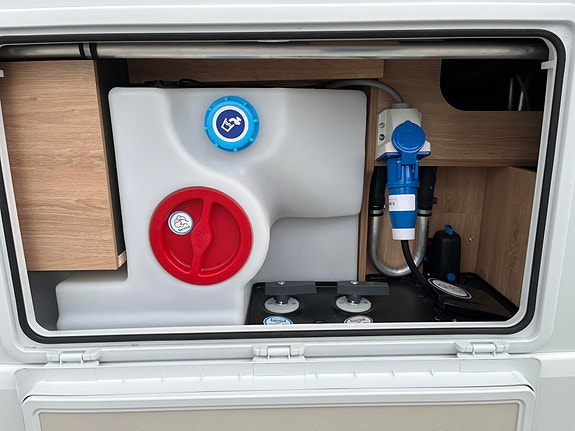 Knaus L!VE TI 700 MEG Platinum Selection // 180 HK, 8-trinns automat, Alde varme , Enkle senger, adaptive fartsholder 23 of 24