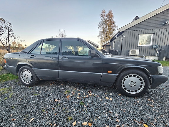 Mercedes-Benz 190 E 4 of 15