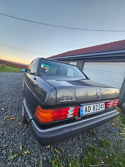 Mercedes-Benz 190 E 3 of 15