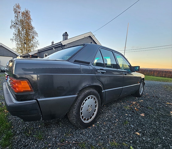 Mercedes-Benz 190 E 5 of 15