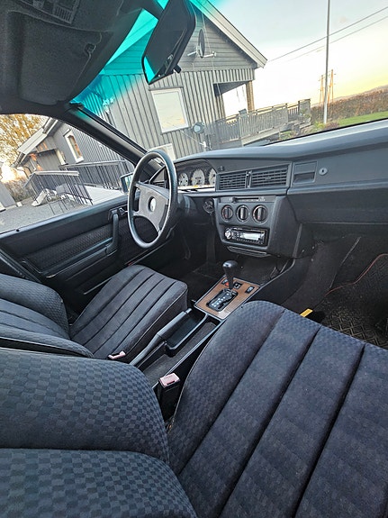 Mercedes-Benz 190 E 7 of 15