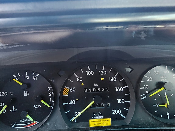 Mercedes-Benz 190 E 8 of 15
