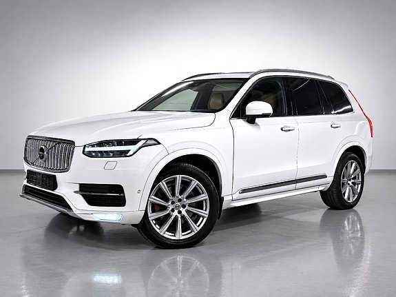 Volvo XC90 3 of 12
