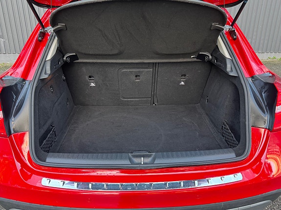 Mercedes-Benz GLA180 16 of 23