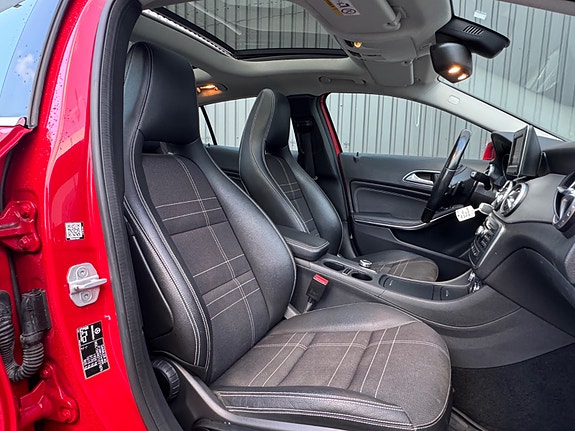 Mercedes-Benz GLA180 14 of 23