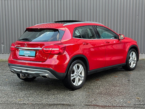 Mercedes-Benz GLA180 4 of 23