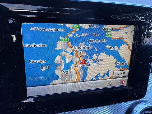 Mercedes-Benz GLA180 18 of 23