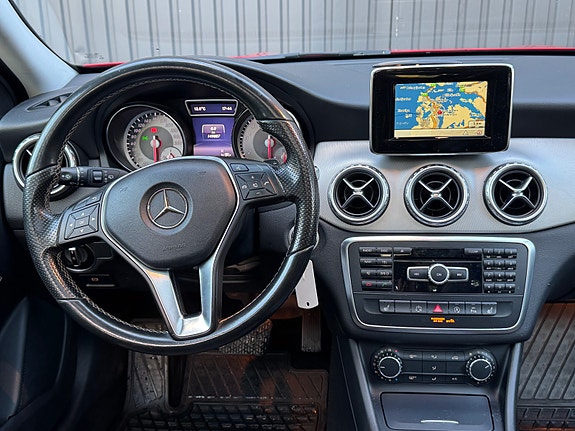 Mercedes-Benz GLA180 10 of 23