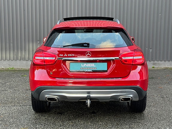 Mercedes-Benz GLA180 8 of 23