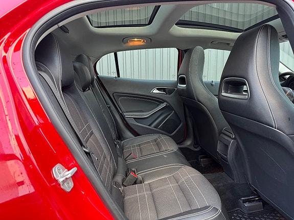 Mercedes-Benz GLA180 15 of 23